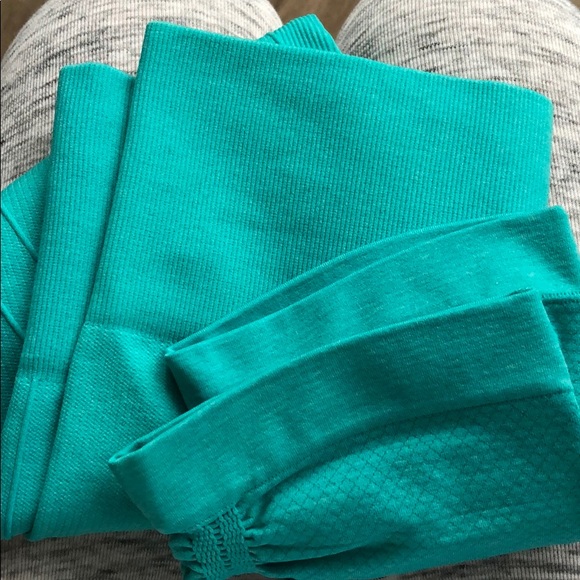 Lululemon In the Flow Crop II - Picture 6 of 6